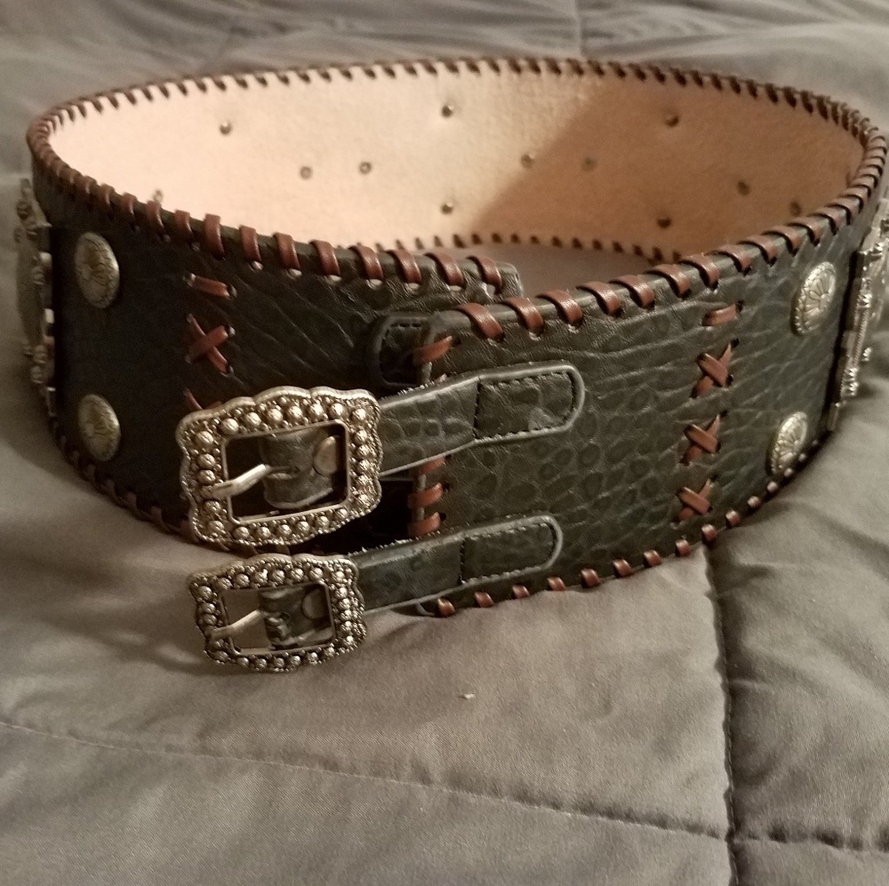 Black western women's belt.